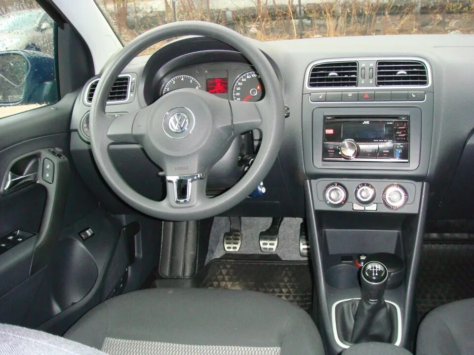 Volkswagen Polo sedan 2012 салон. Фольксваген поло седан 2012 салон. Фольксваген поло 2010 салон. Фольксваген поло 2012 салон. Полная комплектация что входит