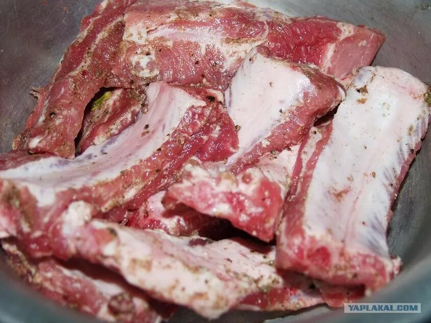 куриные ребра. ребра свиные. маринад для рёбрышек свиных в духовке. сколько мариновать свиные ребрышки. сколько мариновать свиные ребрышки.