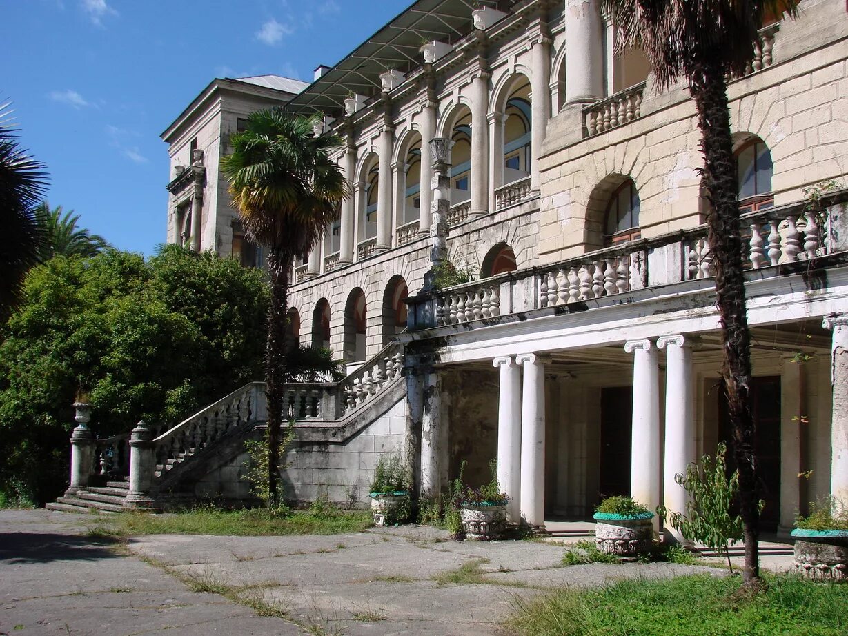 Город мориса тореза. Город мориса тореза