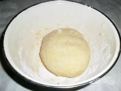 Галушки яйца и мука. Тесто для клецок. Тесто на клецки. Приготовить клецки для супа из муки и яйца. Клёцки рецепт приготовления из муки и яйца и воды.