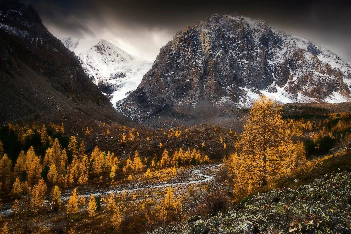 Золотые горы Алтая Алтайские горы. Караташ Актру. Гора Актру Алтай. Гора Караташ Алтай.