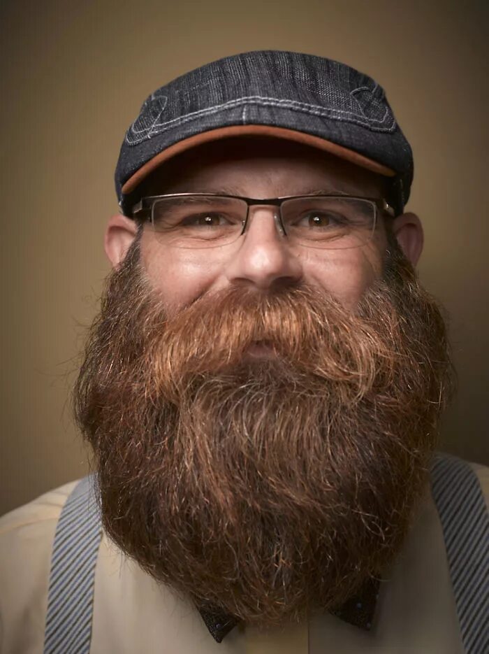 Борода. Пышная борода. Бородатый человек. Усы с бородой.