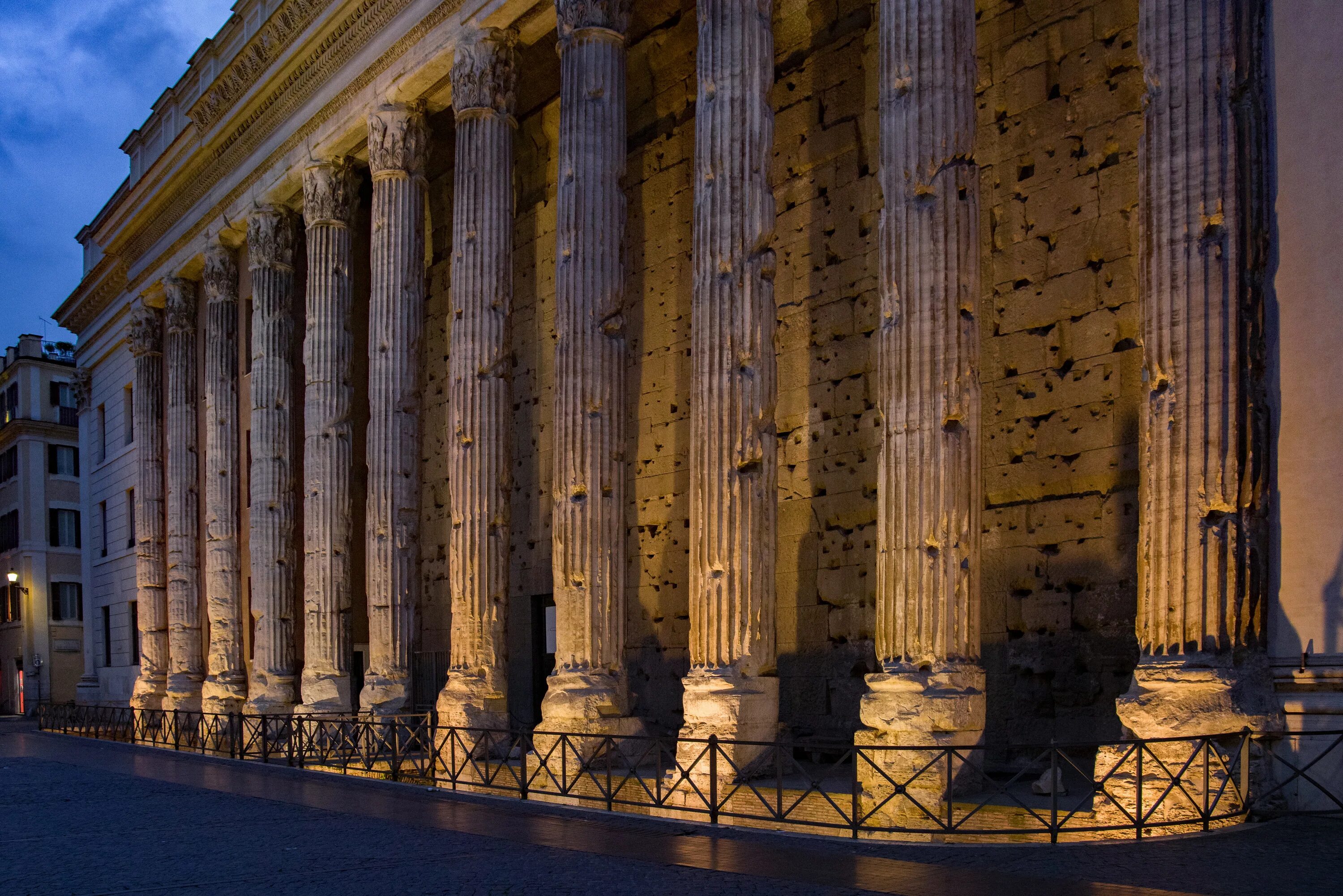 Античный храм древний Рим. Колоннады античных храмов. Стоун древнеримский храм. Колонны в древнем Риме. Древний рим 4 буквы