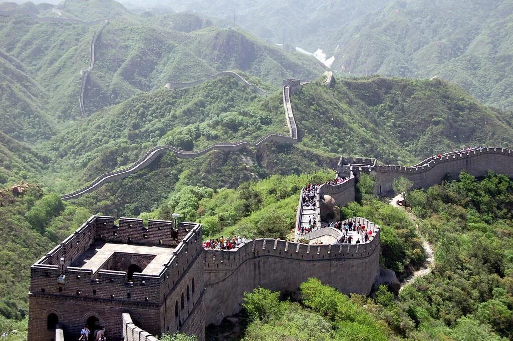 Длина китайской стены от края до края. Протяженность Великой китайской стены. Великая км китайская стена. Великая китайская стена протяженность в км. Великая стена Китая протяженность.