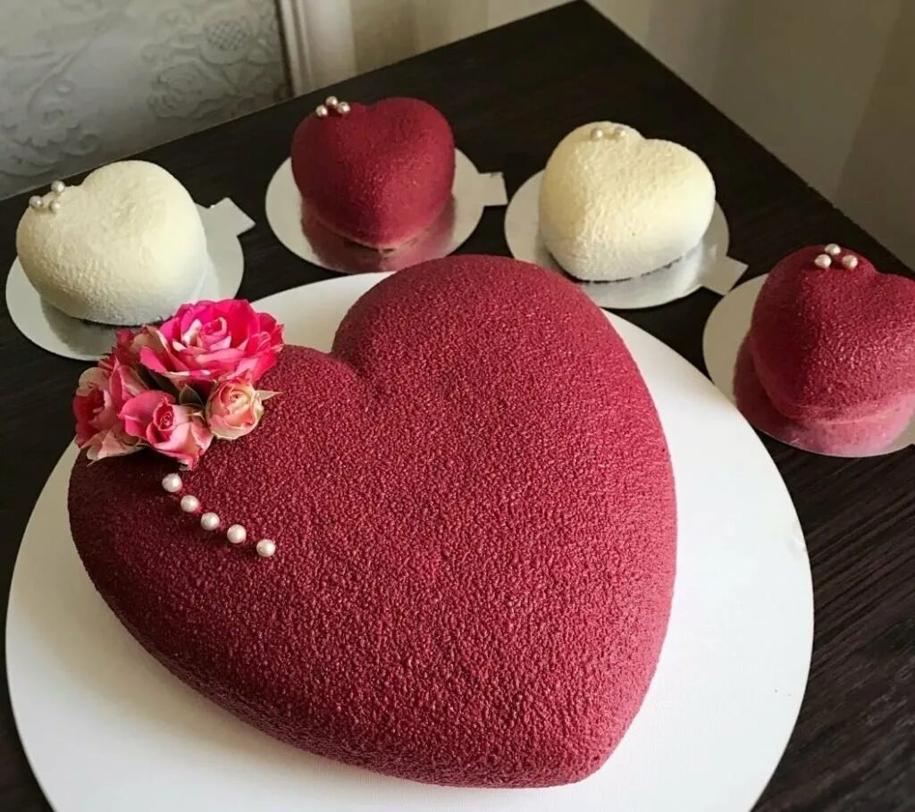 шоколадный велюр. сыр для крема красный бархат какой сливочный. как сделать бархатный торт. как сделать бархатный торт. покрытие торта велюром.