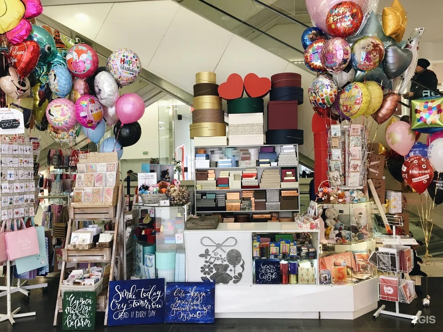 Подарочная корзина с черной икрой и трюфелем. Книги для руководителя отдела продаж. Памятные сувениры. Отдел продаж что продать. Магазин шаров и подарков.