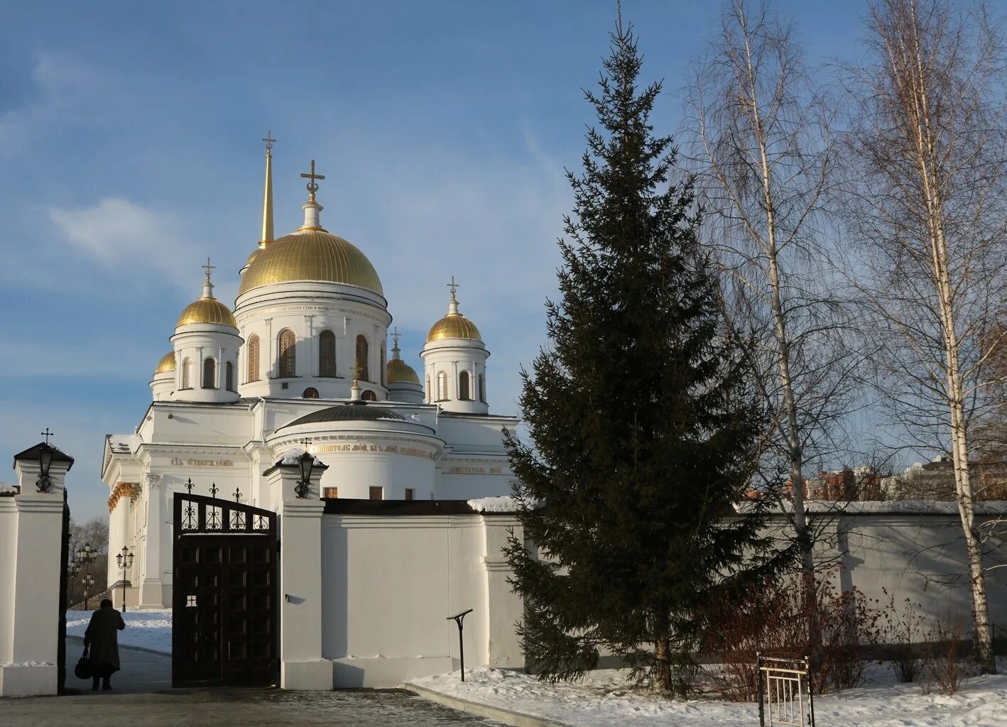 Новотихвинский монастырь в Екатеринбурге.