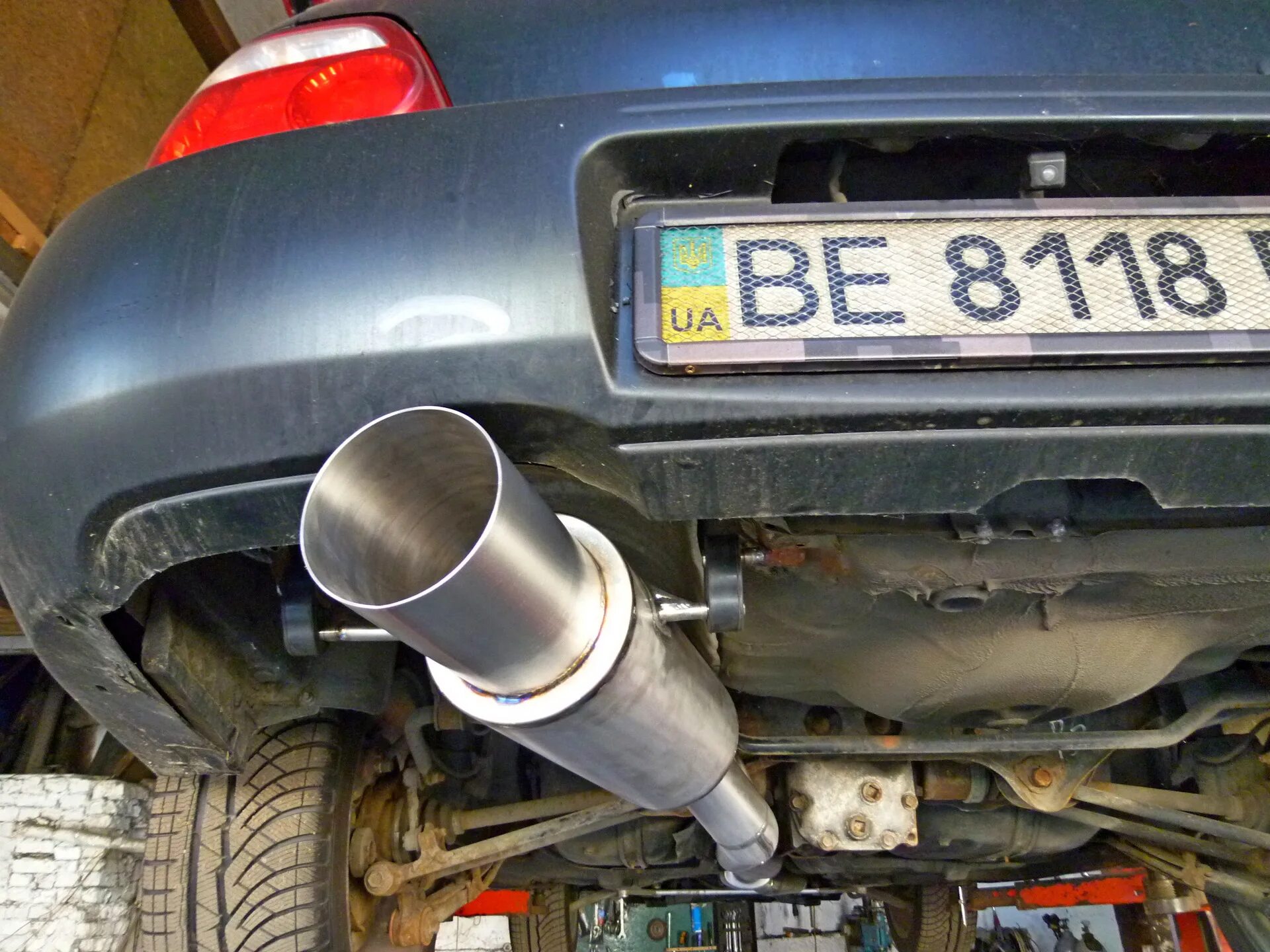 Субару Импреза выхлоп STI. Выхлоп Субару Импреза 1.5 штатный. HKS Exhaust Subaru gc8. Титановый выхлоп Субару.