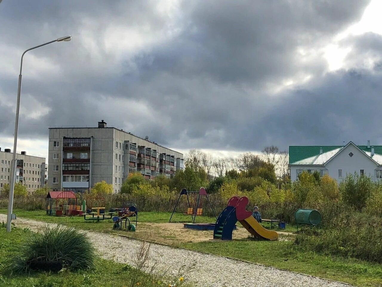 Купить квартиру в полевском северная часть. Центральный микрорайон 1 Полевской. Черемушки 1 Полевской. Город Полевской мкр Черемушки 1. Центральный микрорайон 1 Полевской квартира.