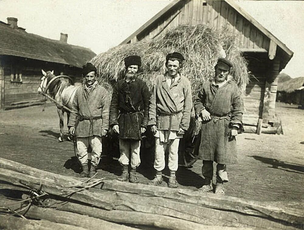 Как назывались крестьяне деревень. Россия 19-20 века крестьяне. сибирские крестьяне 19 век. русские крестьяне 19 века. вятка крестьяне 19 века.