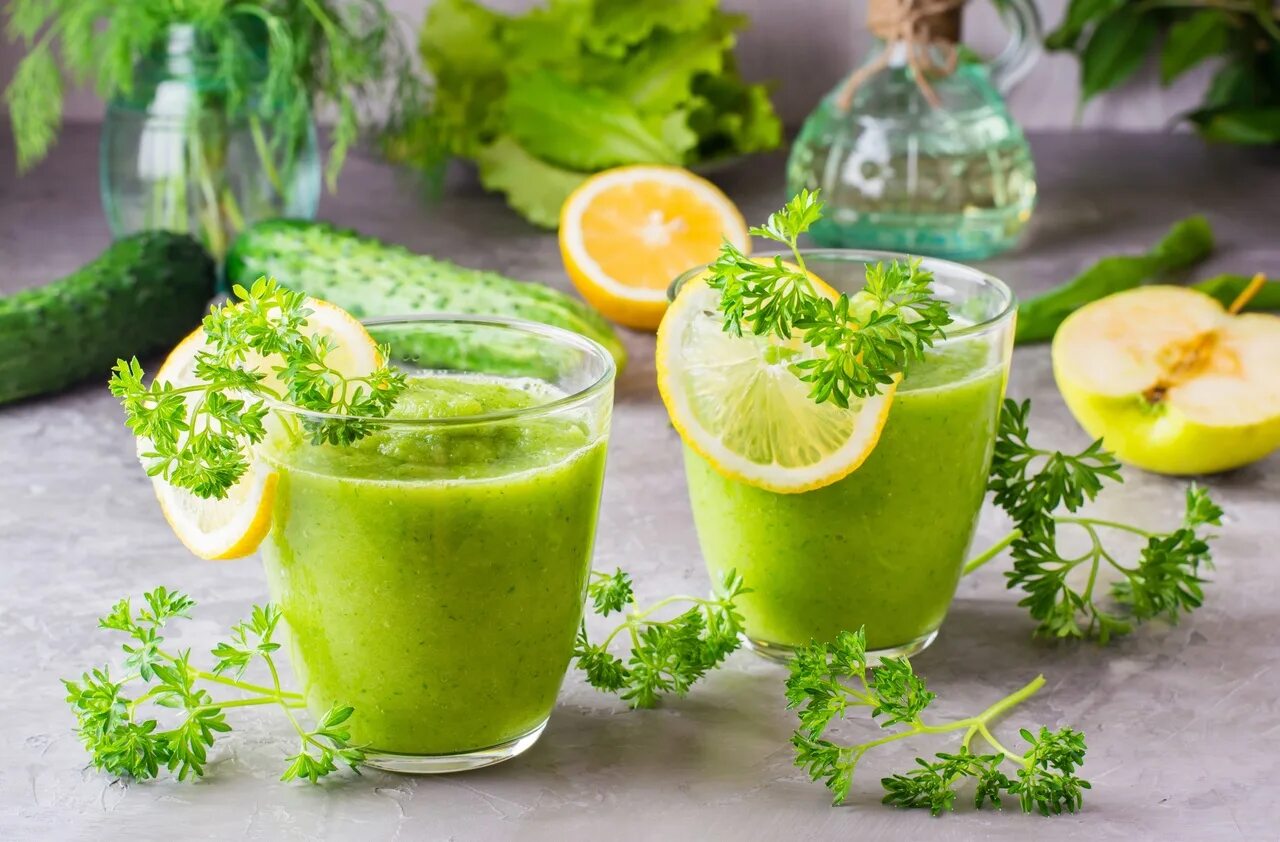 Напитки смузи Smoothie Green. Огурец петрушка смузи. Зелёный смузи детокс. Смузи огурец сельдерей.