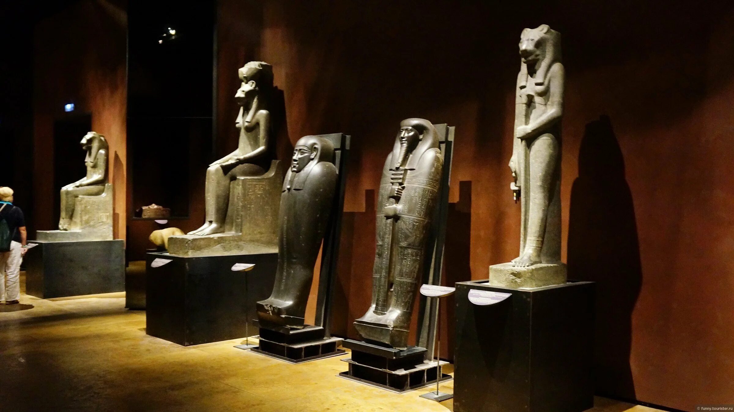 Зал древностей. Каирский египетский музей каир. каирский египетский музей мумии. каирский египетский музей зал мумий. пушкинский музей экспонаты древний египет.