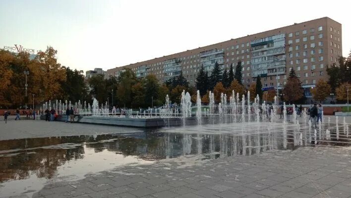 Фонтан пенза московская. Новая фонтанная площадь пенза пенза. Фонтан в пензе на улице московской. Фонтан пенза московская. Город пенза фонтанная площадь.