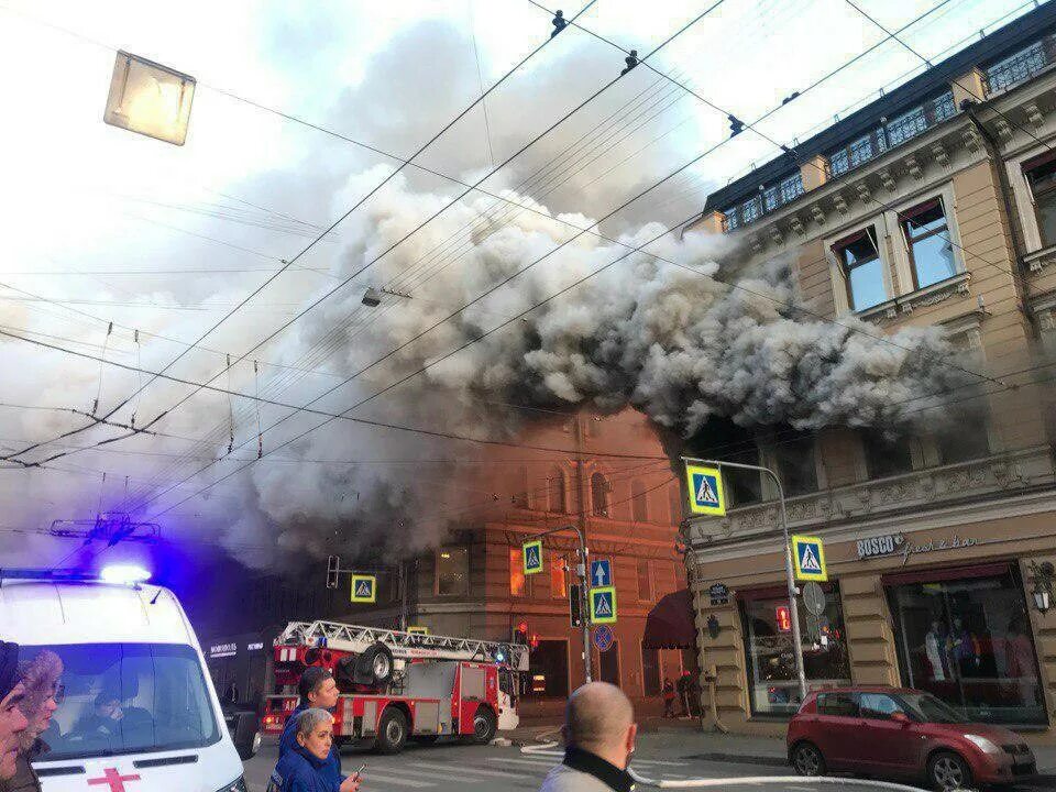 Пожар на большом проспекте в Санкт Петербурге. Пожар на большом проспекте Петроградской стороны. Пожар на Петроградской в Санкт-Петербурге сейчас. Пожар на Петроградке сейчас. Хлопки в петербурге сегодня