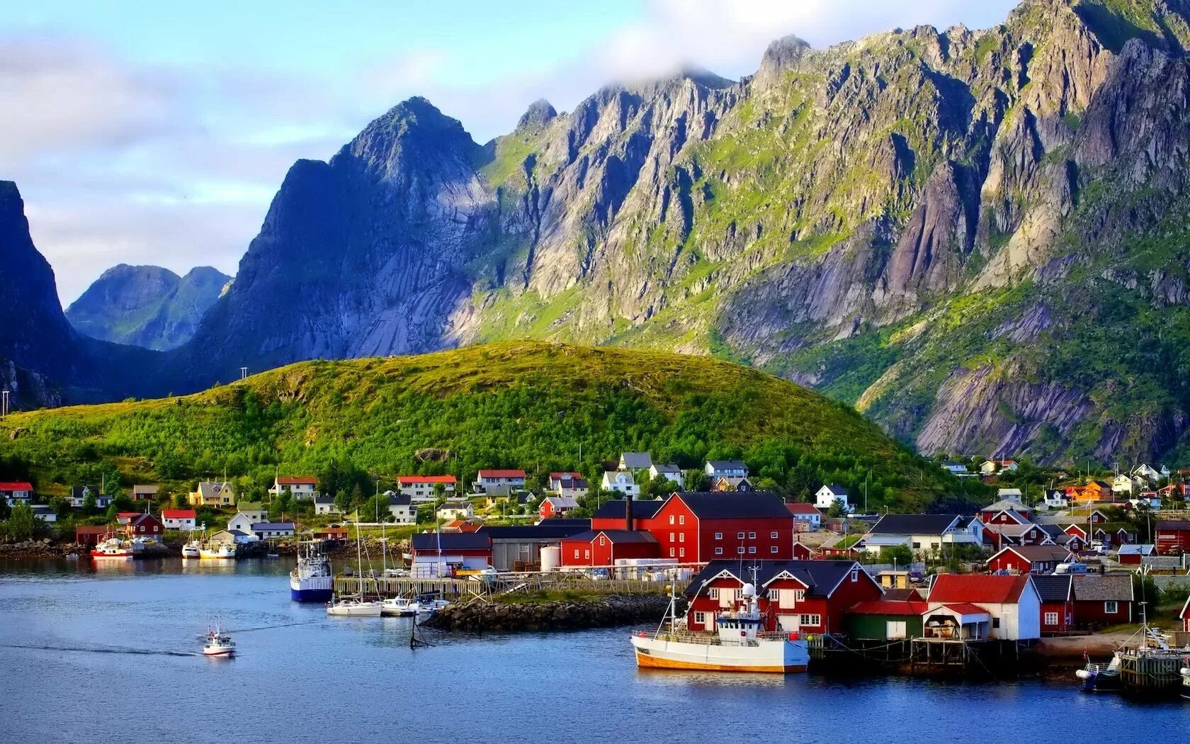 Какая страна имеет знаменитую природную достопримечательность фьорды. Хардангерфьорд Норвегия. Лофотенские острова, Норвегия. Рейне Лофотенские острова Норвегия. Осло Норвегия фьорды.