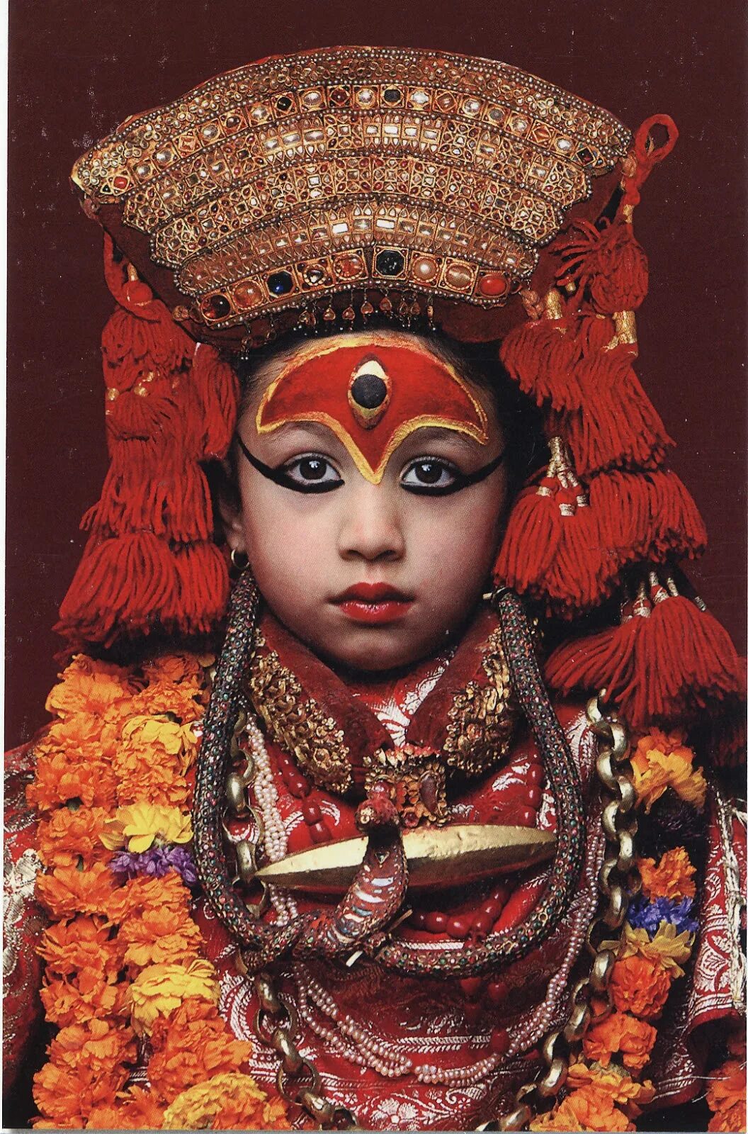 Принцесса непала. Кумари Деви. Принцесса Кумари Непал. Кумари богиня Непала. Живая богиня Кумари.