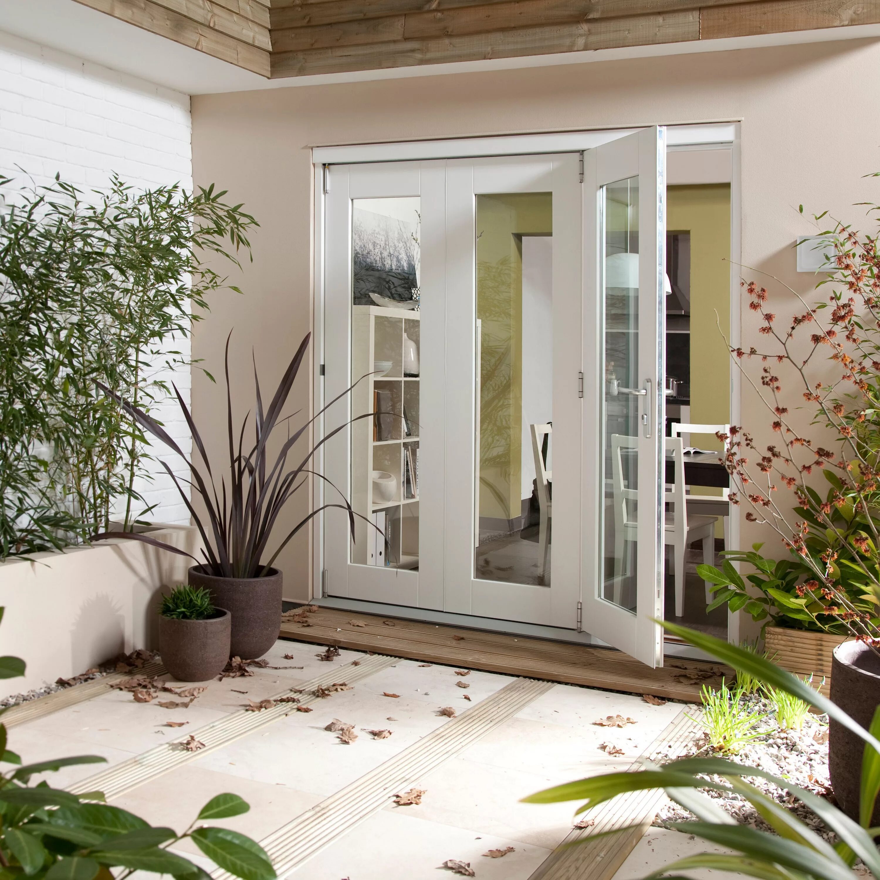 Входная дверь на веранду. Дверь на веранду. Входные штульповые двери пвх. Раздвижные пластиковые двери на террасу. Дверь на террасу стеклянная.