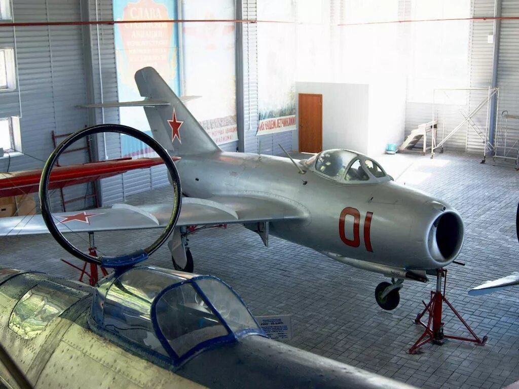 Музей валерия чкалова в чкаловске. Музей жуковский небо. Мемориальный музей в. Тиранский музей камикадзе. Музей летчиков.
