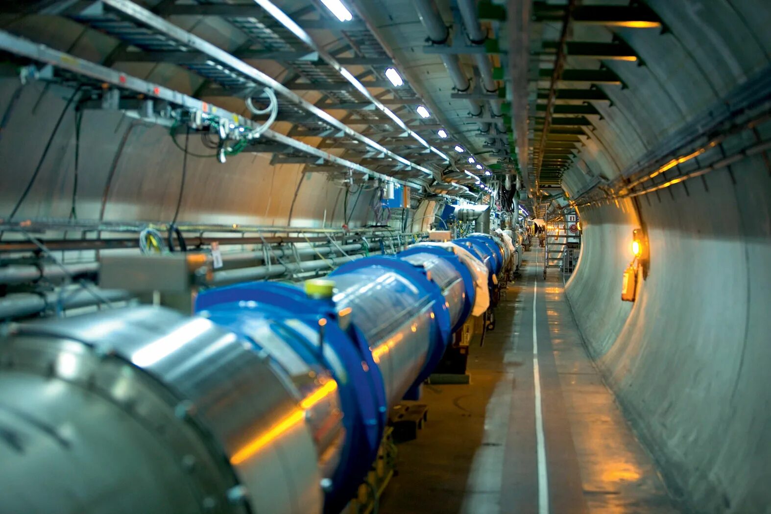 Ускоритель атомных частиц. ЦЕРН коллайдер. Большой адронный коллайдер. Адронный коллайдер 2008. Большой адронный коллайдер в CERN.