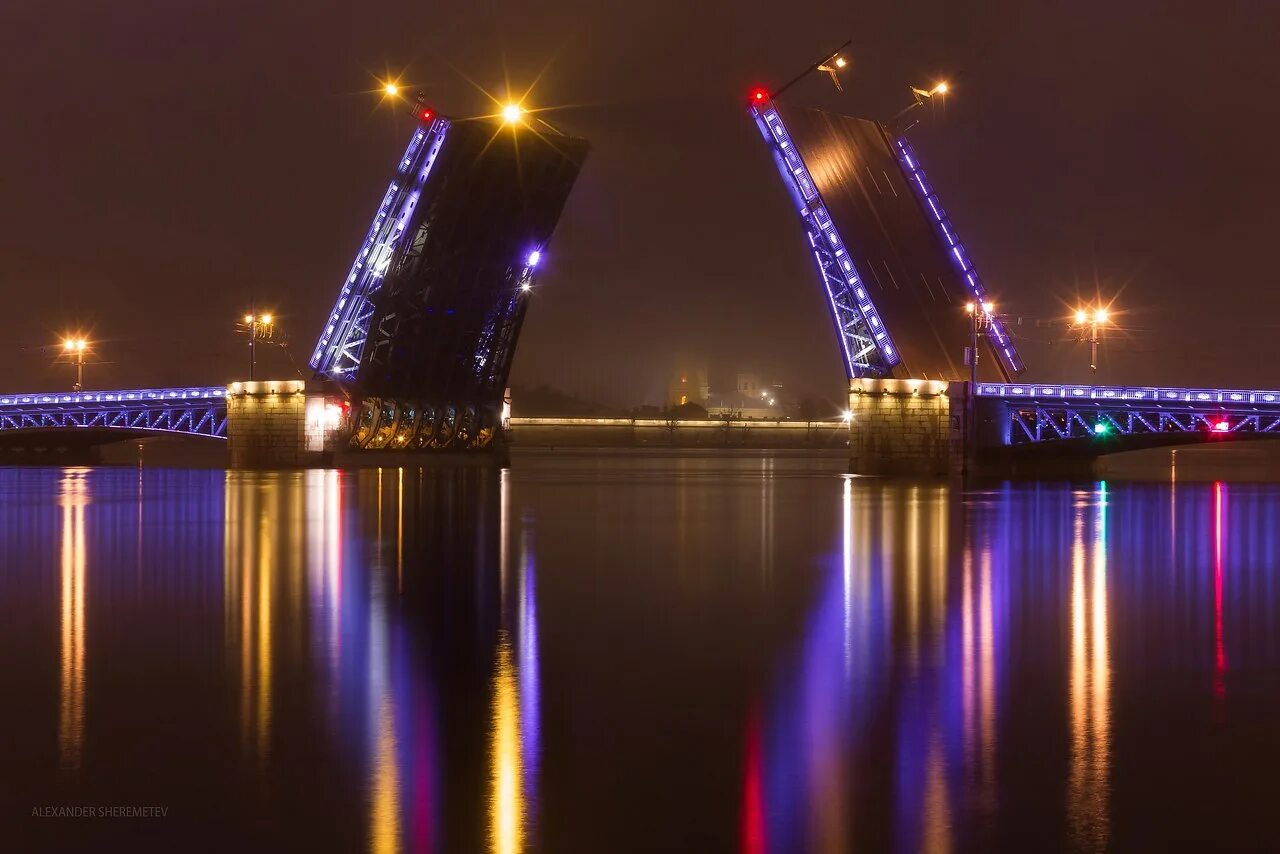 Разводной мост в Санкт-Петербурге. Ночной Санкт Петербург разводной мост. Санкт Петербург дворцовыймосты. Разводной мост Питер туман.