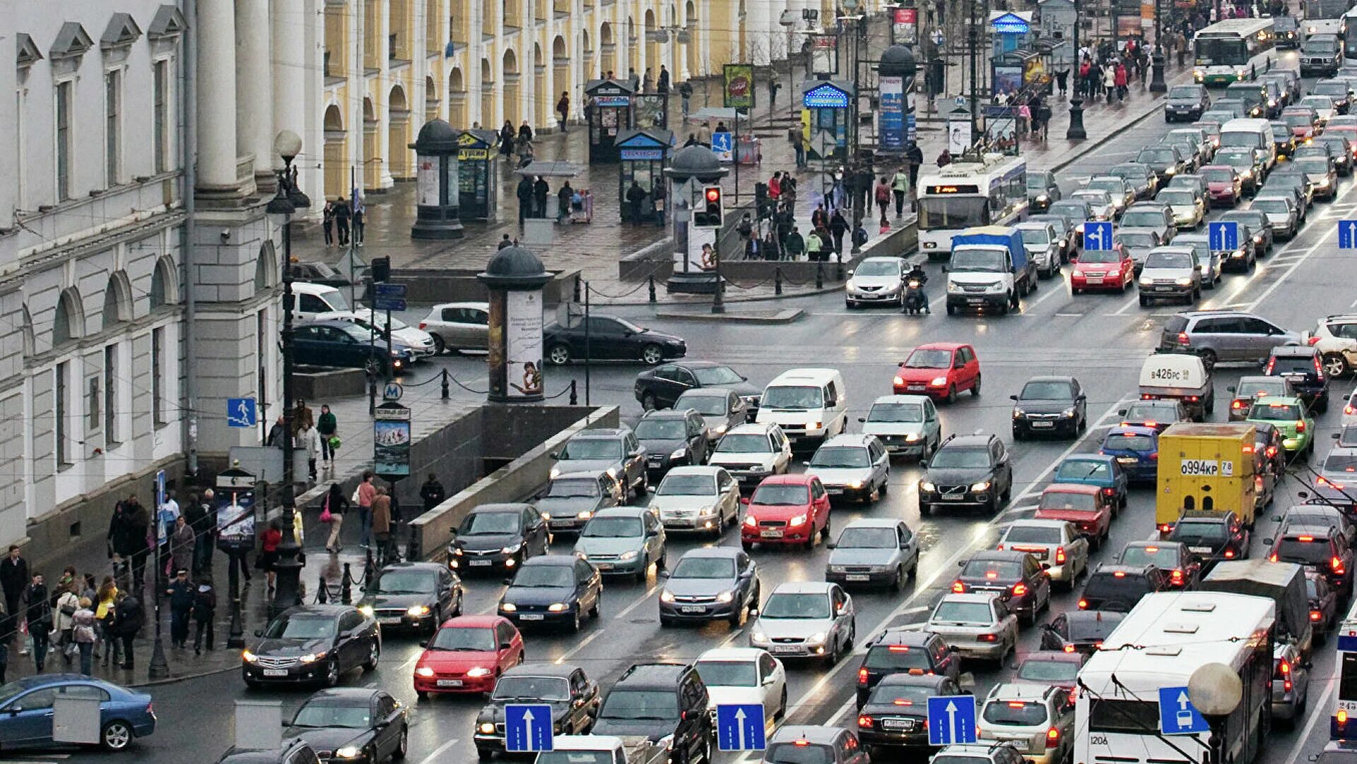 Пробки на Невском проспекте.