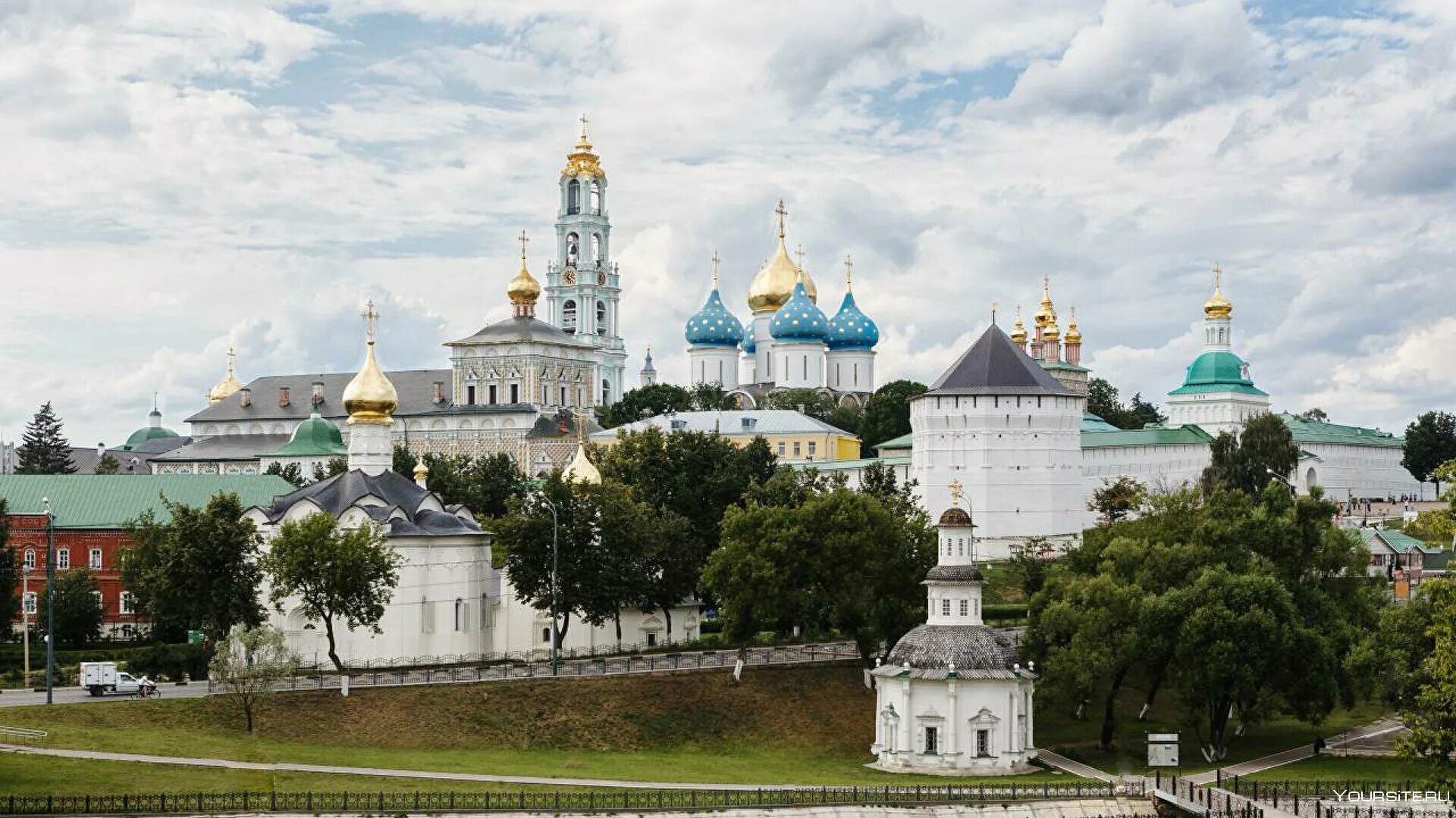 Песнопение троице сергиева лавра. Троице-Сергиева Лавра Сергиев Посад. Сергиев Посад золотое кольцо России Троице Сергиева Лавра. Сергиев Посад достопримечательности Лавра.