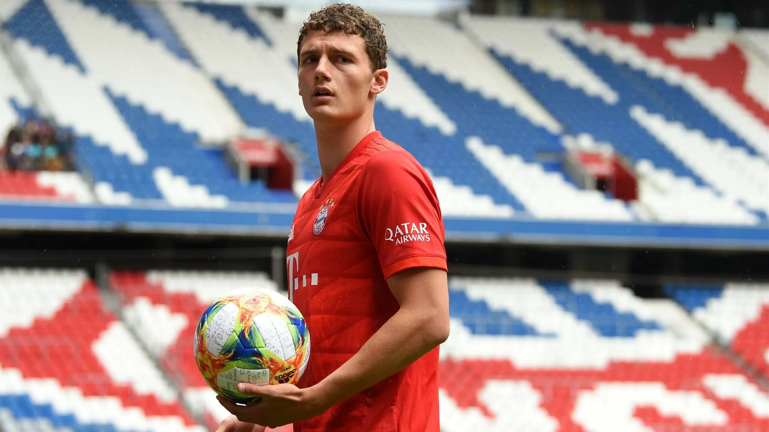 Benjamin Pavard. Бавария повар Бенджамин повар. Бенжамин Шашко словенский футболист. Бенджамин повар с Кубком.