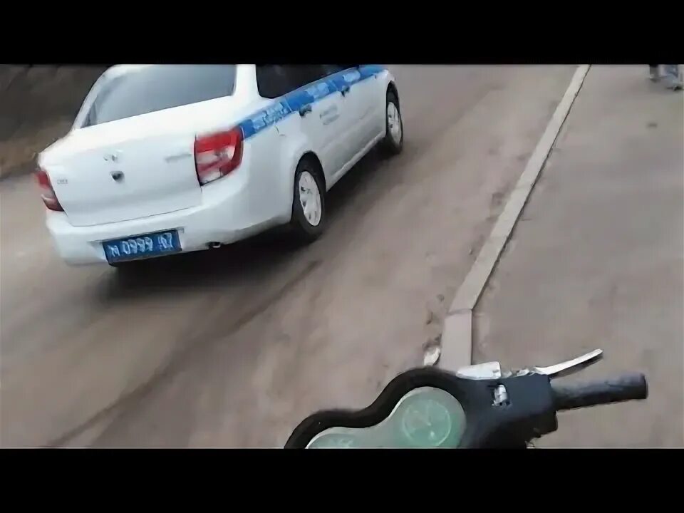 Дпс остановили мопед. Школьник на мопеде. Байкер дпс. Половина мотоцикла. Скутер дпс.
