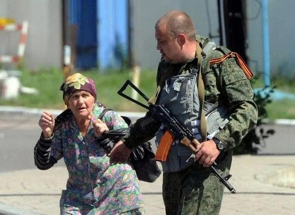 Сколько мирных жителей на донбассе. Еврей ополченец Донбасс. Террористы прикрываются детьми. Украина прикрывается мирным населением.