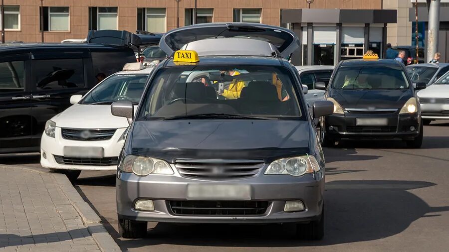 Такси под прикрытием 13. Мошенники в такси. Таксопарк новое желтое такси Москва. Совет таксопарка. Мошенник в машине.