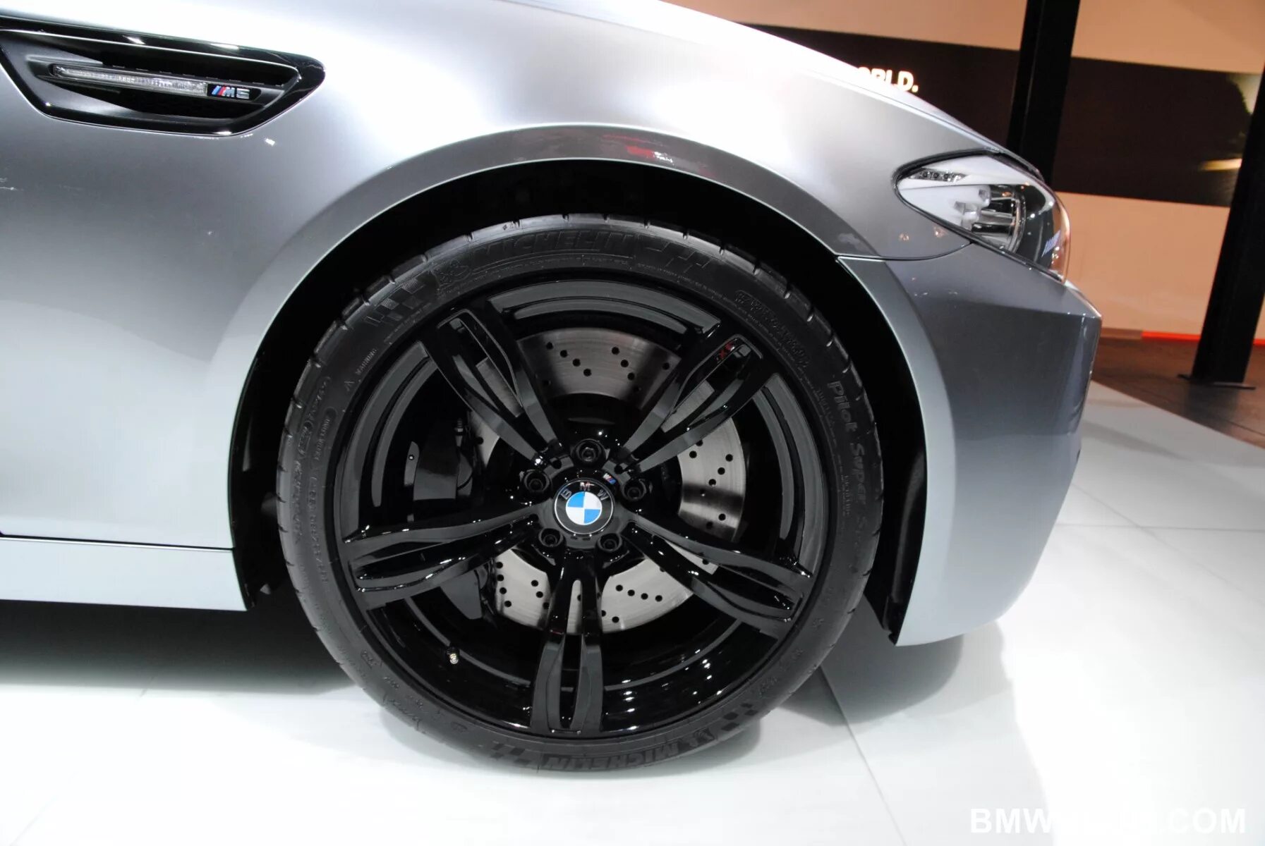 Диски м2 4 4. Bmw 435 wheels. диски бмв черные штатные. покраска дисков bmw f15. черные м диски.