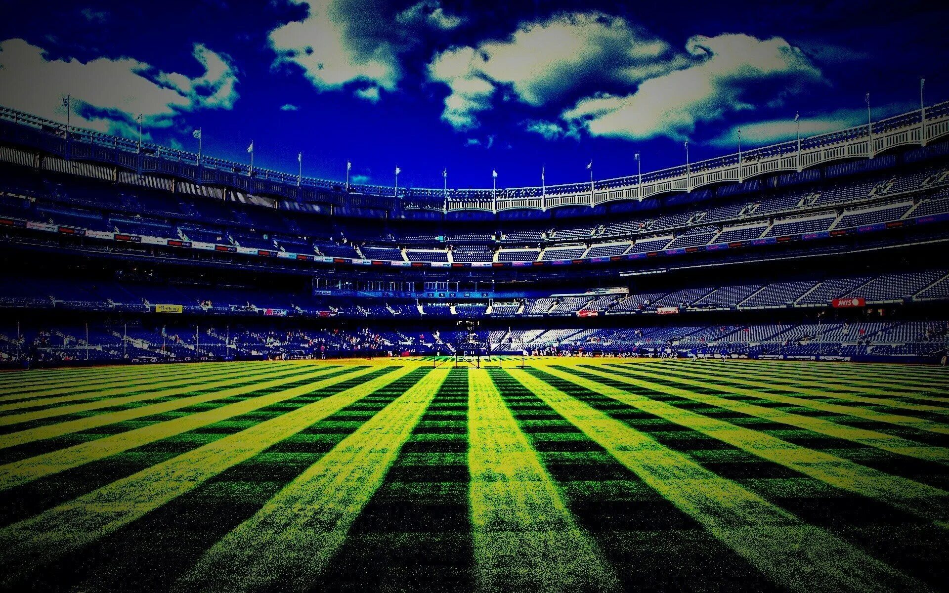 Футбольное поле Сантьяго Бернабеу. Сантьяго Бернабеу трибуны. Estadio Santiago Bernabeu газоны. Сантьяго Бернабеу трибуны фон темный. Фон стадиона