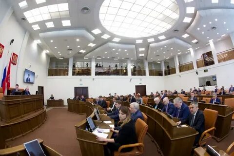 Законодательное собрание принимает