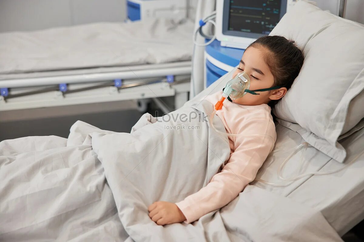 Девушка в больничной палате. Грустный ребенок в больнице. Грустный ребенок в больнице. Девочка больной в больнице. Девушка на койке в больнице.