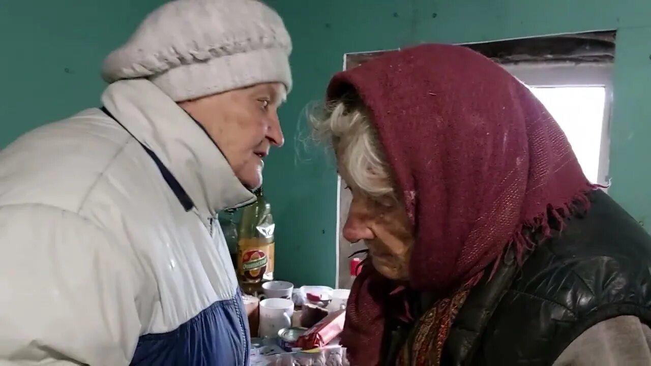 Бабка алка готовится к новому году. Бабки есть. Видео бабки алки. Бабка алка. Бабка алка готовится к новому году.