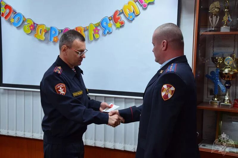 Сторож в архангельске вакансии. Нищий архангельск губернатор. Старт архангельск охранник. Вневедомственная охрана картинки. Пожарная охрана мчс.