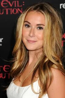 Hot TV Babe Of The Week.Alexa Vega 天 涯 小 筑.