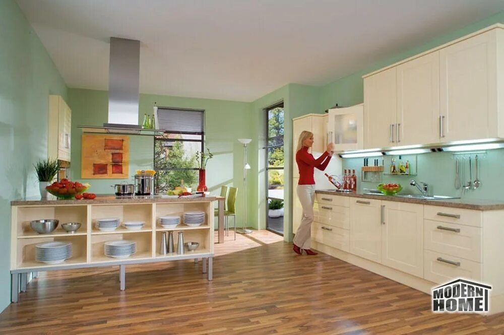 Сочетание цвета мебели в стенами. Фисташковые стены на кухне. Крашенные стены на кухне. Сочетание цветов в мебели для кухни. Оливковые стены на кухне.