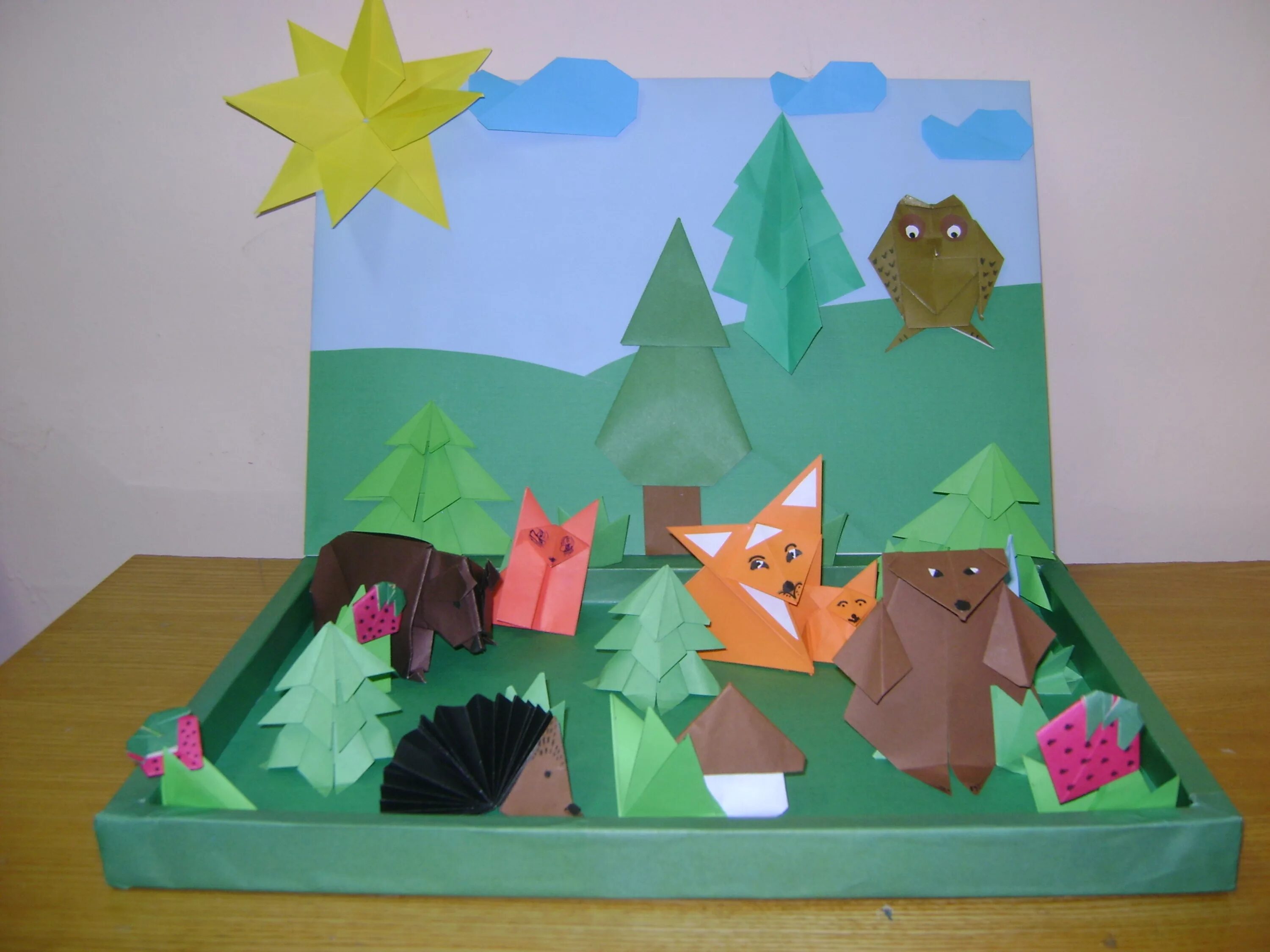 Композиция из оригами для детей. Оригами в детском саду. Поделки в подготовительной группе. Оригами в старшей группе детского сада. Оригами для детей в детском саду