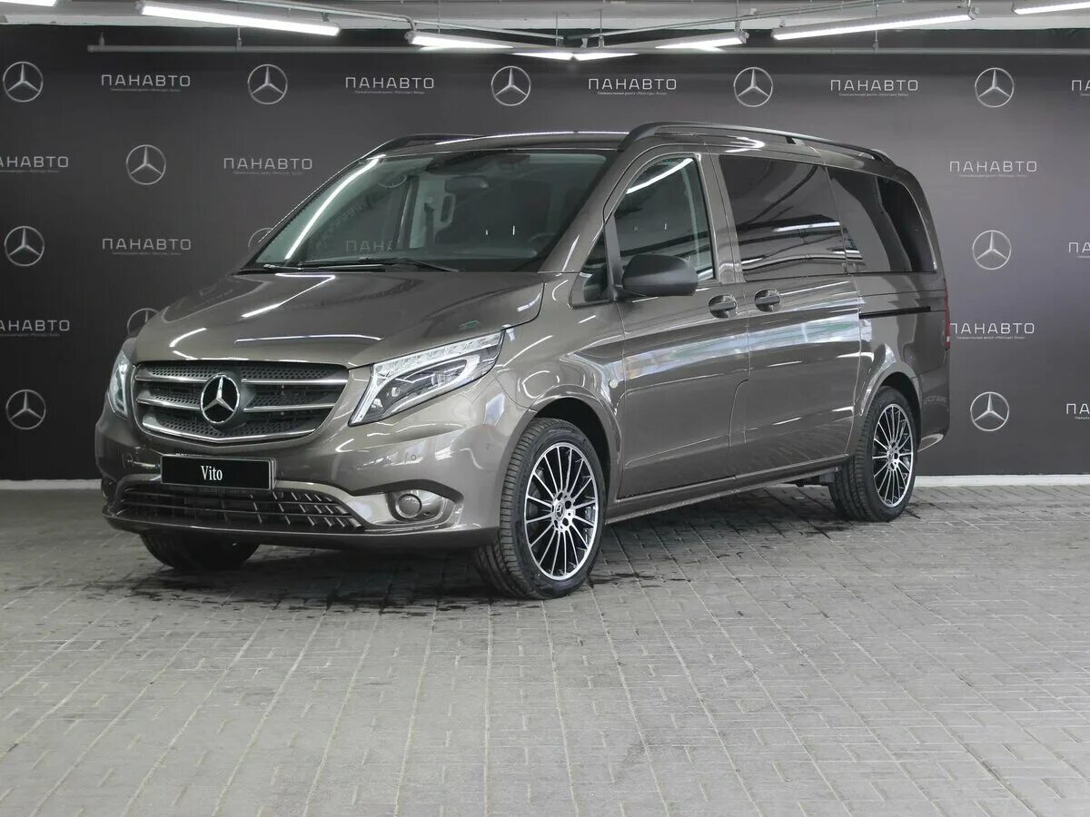 Отзыв vito. Мерседес Бенц Вито серый. Мерседес минивэн блютек. W447 2.5TDI BLUETEC. Мерседес Вито 3 поколение.