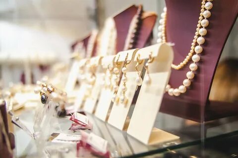 На выставке продали ювелирные изделия за 9