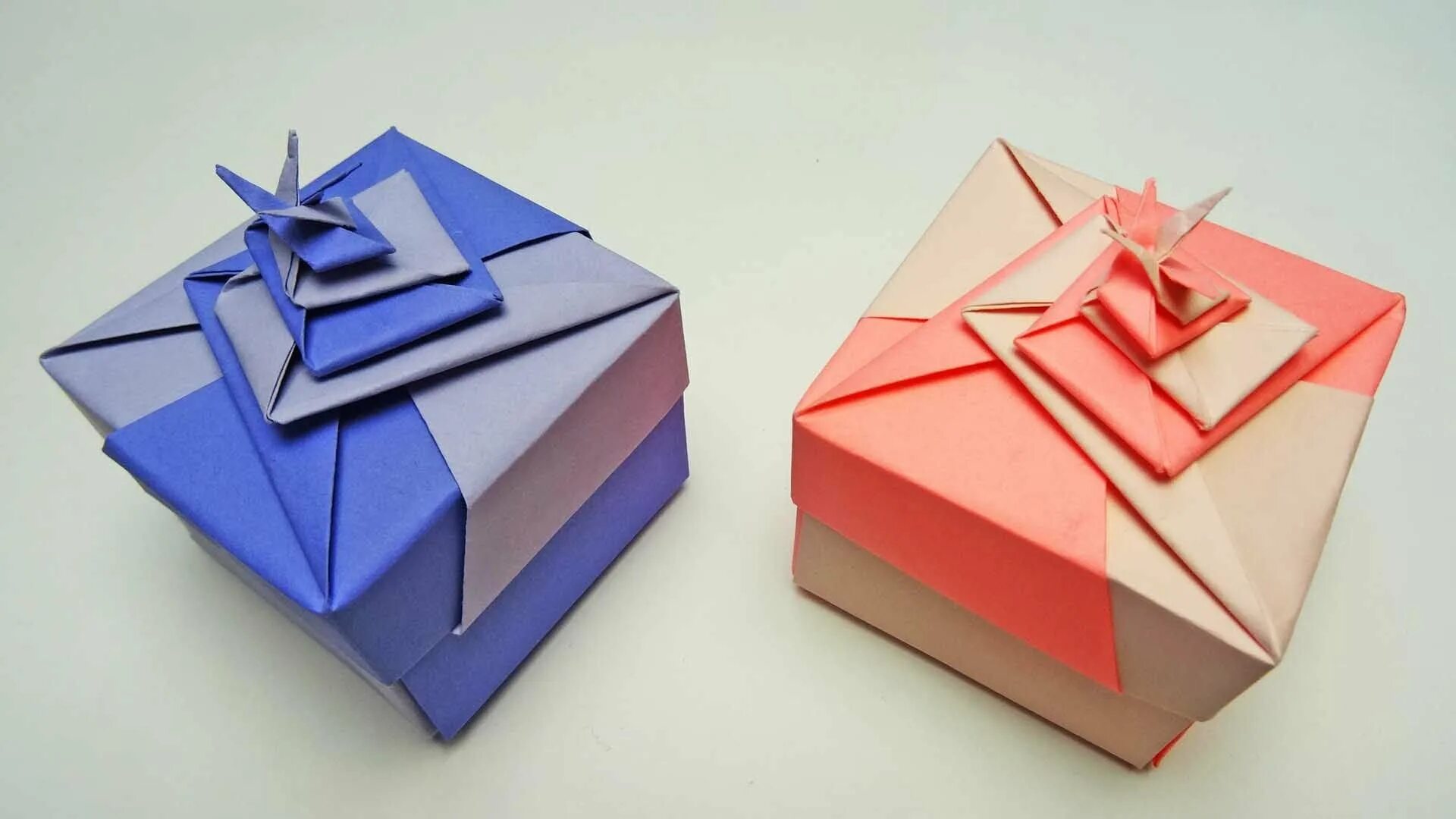 Оригами подарок. Подарочная упаковка оригами. Подарочная коробочка оригами. Упаковка подарка в стиле оригами.