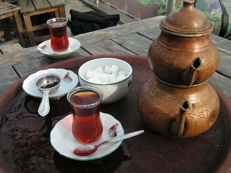 Почему турки пьют. Чаепитие в Турции. Турецкий чай. Чайная церемония в Турции. Чаепитие в Дагестане.