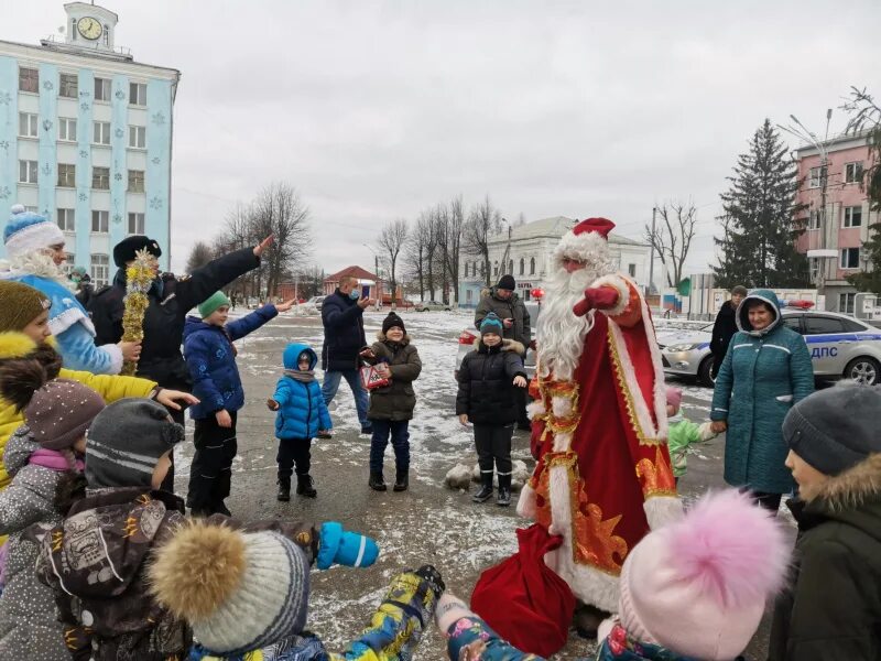 Новый год Новозыбков. Детский сад 2 Новозыбков сотрудники. Праздники города Новозыбкова сообщение. Новозыбковское гороно,сотрудники. Погода г новозыбков