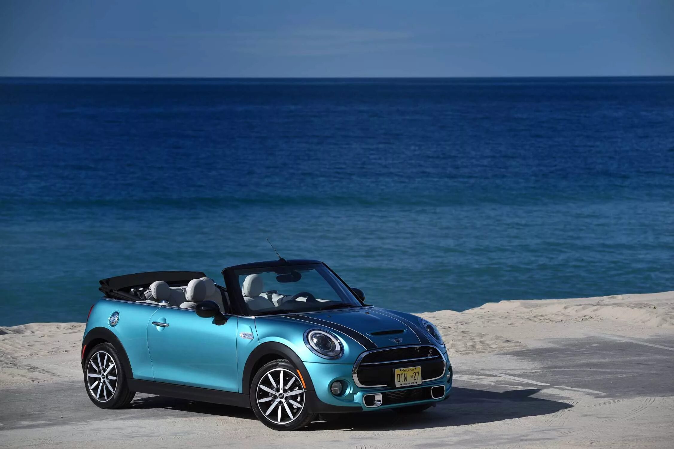 Мини купер кабриолет. Mini Cooper Cabrio. Mini Cooper s Cabrio. БМВ мини Купер кабриолет. Mini Купер кабриолет.