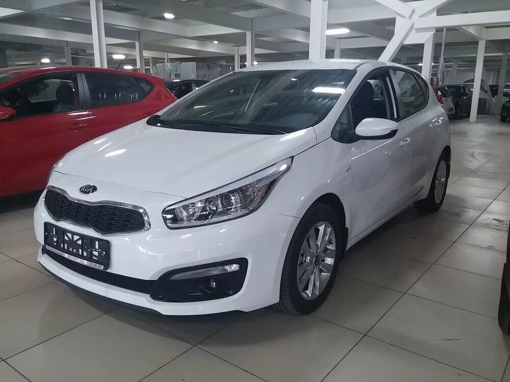 Kia Ceed 2018 белый. Kia Ceed хэтчбек белая. Киа СИД хэтчбек белый. Киа СИД 2017 белый. Сид воронеж