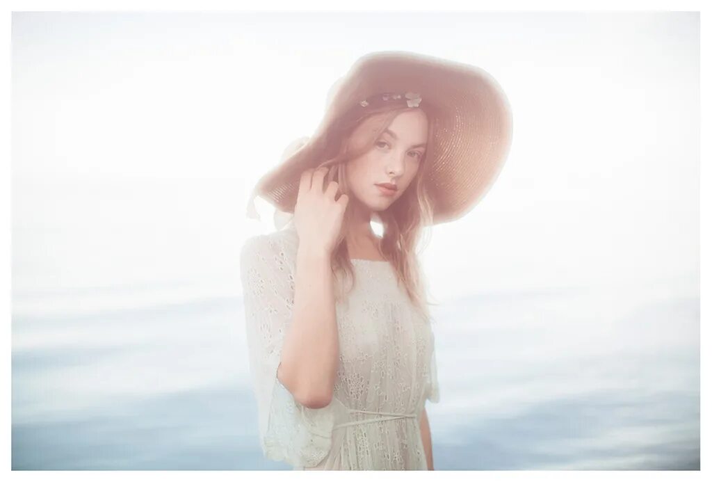 эстетика ведьм у моря. ведьма на море. вивьен мок ню запретное. вивьен мок запретное. хрупкая красивая девушка.