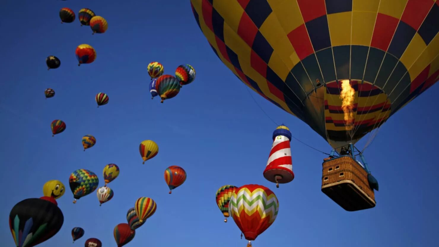 Flying balloon. Fly Balloon. New Jersey Festival of Ballooning. Hot Air Balloon Mexico. Fly in a hot Air Balloon.