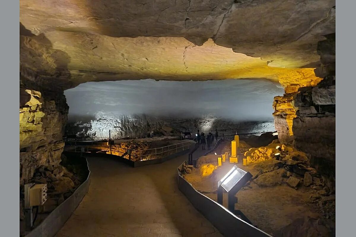 Маммот-Кейв. Мамонтова пещера Кентукки. Мамонтовые пещеры в Кентукки. Мамонт в пещере. Fog the cave