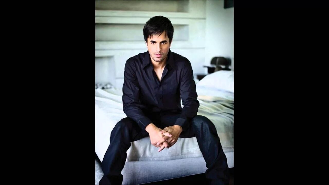 Enrique iglesias is famous spanish. Иглесиас энрике на пляже. Iglesias inside your love. Энрике иглесиас ринг май белс. Iglesias inside your love.